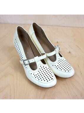 ModCloth (Chelsea Crew) "Matilda" Retro Heels in Cream